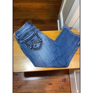 Buckle size 27 Capri pants
